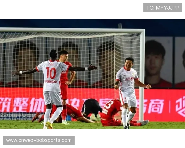 上海海港26秒闪电失球暴露防线协同失误，钟义浩高位逼抢造赛季最快进球